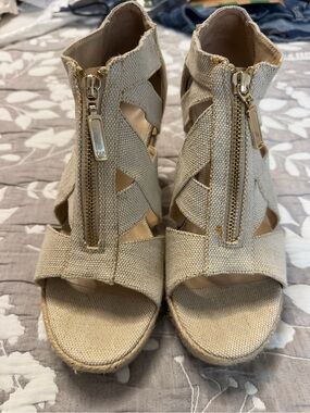 Women’s Beige Wedge Sandals with Front Zip